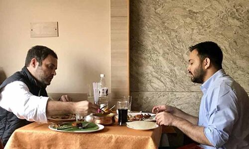 नीतीश-PM मोदी से मुकाबले के लिए तेजस्वी-राहुल ने बनाया MY+BB फॉर्मूला नीतीश-PM मोदी से मुकाबले के लिए तेजस्वी-राहुल ने बनाया MY+BB फॉर्मूला