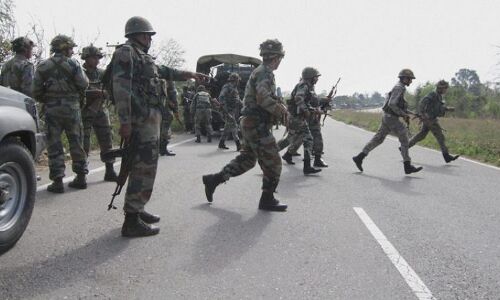 जम्मू-कश्मीर: आतंकियों ने सीआरपीएफ के दस्ते पर किया हमला, एक जवान हुआ शहीद