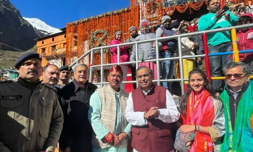 RIL चेयरमैन मुकेश अंबानी पहुंचे बद्रीनाथ और केदारनाथ धाम, की पूजा-अर्चना RIL चेयरमैन मुकेश अंबानी पहुंचे बद्रीनाथ और केदारनाथ धाम, की पूजा-अर्चना