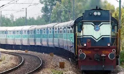 लोकल ट्रेन के बाद मुंबई में बढ़ सकता है टैक्सी का किराया