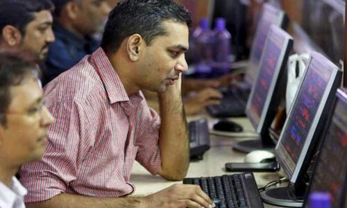 शेयर बाजार दिन के निचले स्तर पर, सेंसेक्स 74 अंक गिरकर 35244 के स्तर पर