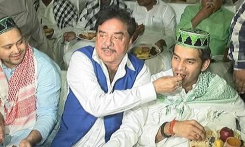 शत्रुघ्न सिन्हा ने राजद से चुनाव लड़ने के दिए संकेत, नीतीश की इफ्तार पार्टी में नहीं आए कुशवाहा