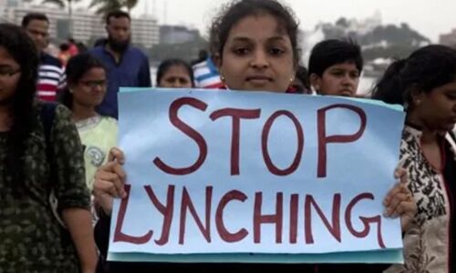 भीड़ हिंसा: दिल्ली में युवक की पीट-पीटकर हत्या, मामला दर्ज भीड़ हिंसा: दिल्ली में युवक की पीट-पीटकर हत्या, मामला दर्ज