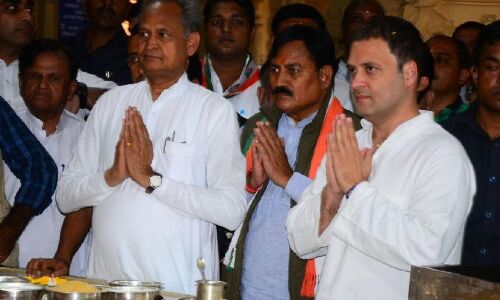 कर्नाटक में फूंक-फूंक कर कदम रखती नजर आई कांग्रेस पार्टी