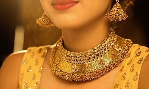 अगर आप सोने के प्यार में करते हैं इसका ऐसा इस्तेमाल, तो हो जाइए सावधान...वरना दूर चली जाएंगी मां लक्ष्मी