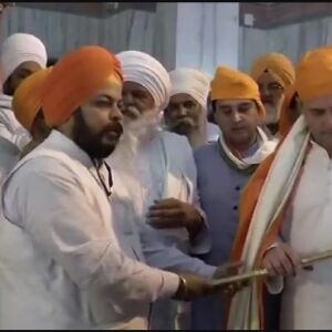 राहुल गांधी के मध्यप्रदेश दौरे का दूसरा दिन, आज गुरुद्वारे में टेका मत्था राहुल गांधी के मध्यप्रदेश दौरे का दूसरा दिन, आज गुरुद्वारे में टेका मत्था