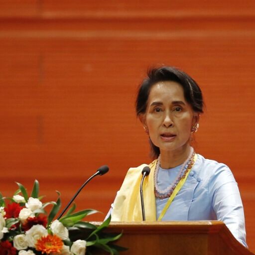 सू की ने पत्रकारों को जेल भेजने के अदालती फैसले का किया बचाव सू की ने पत्रकारों को जेल भेजने के अदालती फैसले का किया बचाव