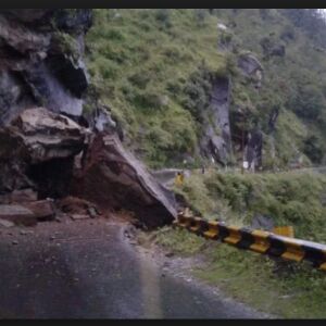 चीन सीमा को जोड़ने वाला जोशीमठ-मलारी हाईवे खुला, लेकिन लामबगड़ में बदरीनाथ राजमार्ग बंद