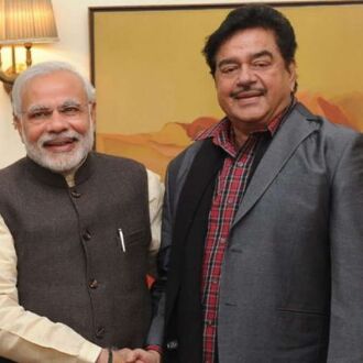 उपवास के बहाने, पीएम आए शत्रु के निशाने