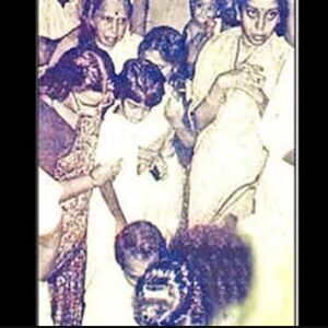 सबरीमाला: 28 साल पुरानी फोटो बनी सबूत, महिलाओं के लिए खुले मंदिर के दरवाजे सबरीमाला: 28 साल पुरानी फोटो बनी सबूत, महिलाओं के लिए खुले मंदिर के दरवाजे