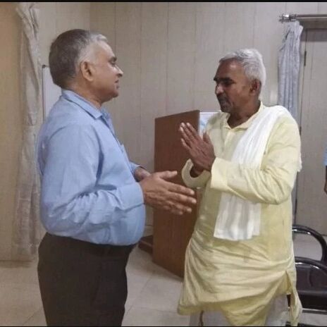 यूपीः भाजपा विधायक ने डीआईओएस के साथ की हाथापाई, डीएम ने किया बीच बचाव यूपीः भाजपा विधायक ने डीआईओएस के साथ की हाथापाई, डीएम ने किया बीच बचाव