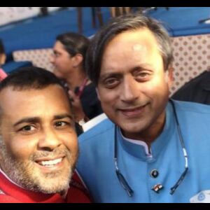 चेतन भगत का ट्वीट: कांग्रेस ज्वाइन करने जा रहा हूं, और फिर...