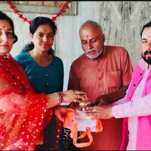 भजन गायिका अनुराधा पोडवाल पहुंची हरकी पैड़ी, कहा मां गंगा के स्पर्श मात्र से मोक्ष प्राप्त होता है भजन गायिका अनुराधा पोडवाल पहुंची हरकी पैड़ी, कहा मां गंगा के स्पर्श मात्र से मोक्ष प्राप्त होता है