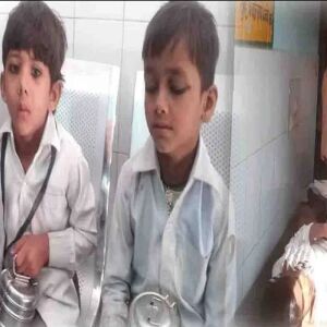 यूपी: स्कूली बच्चों से भरे अॉटो में ट्रक ने मारी टक्कर, मचा कोहराम यूपी: स्कूली बच्चों से भरे अॉटो में ट्रक ने मारी टक्कर, मचा कोहराम