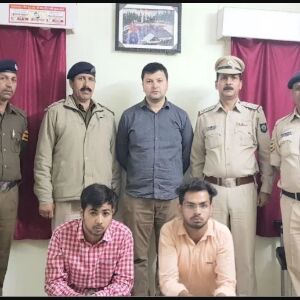 चरस के लिए लॉ के दो छात्रों ने छाप दिए नकली नोट, गिरफ्तार