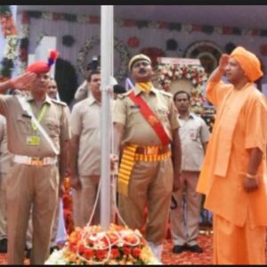 राज्यपाल व मुख्यमंत्री ने झंडा फहराकर प्रदेश को स्वतंत्रता दिवस की बधाई दी