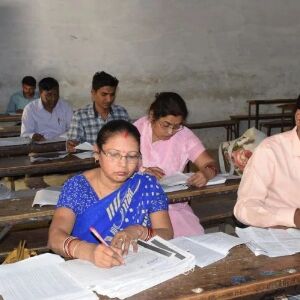 UP BOARD : कॉपी खाली छोड़कर शिक्षकों को चैलेंज हिम्मत है तो मुझे पास करके दिखाओ