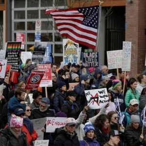 अमेरिका में गन नीति के खिलाफ सड़कों पर उतरे लाखों छात्र, ओबामा का मिला साथ