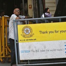 शुरुआती कारोबार में 36,740 के रिकॉर्ड हाई पर पहुंचा सेंसेक्स