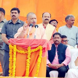 LIVE: गोरखपुर में काउंटिंग पर सवाल, प्रशासन नहीं दे रहा नतीजों की जानकारी