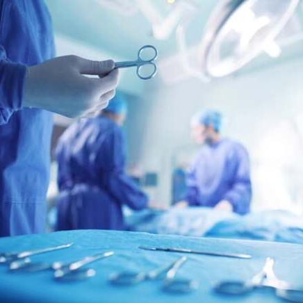 यूपी: ऑपरेशन के दौरान प्रसूता की मौत, शव छोड़कर भागा स्टाफ, परिजनों का हंगामा