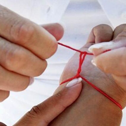 जानिए क्यों बांधते हैं हाथ में कलावा, कब से चली आ रही है यह पंरपरा