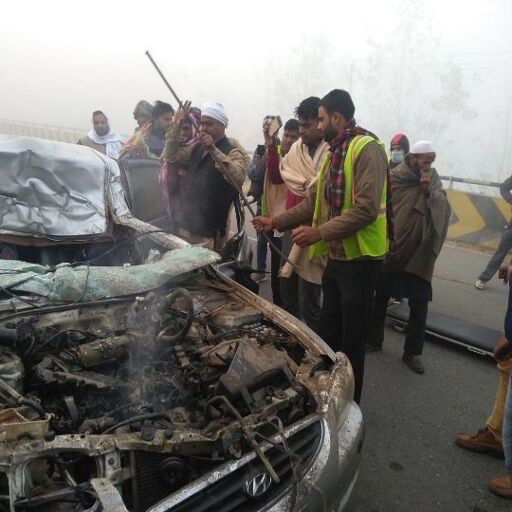 हाईवे पर कोहरे में टकराए वाहन, हादसे में चार की मौत
