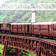 हर धुन में है कुछ ख़ास, ट्रेन के हॉर्न का काफी उलझा हुआ... हर धुन में है कुछ ख़ास, ट्रेन के हॉर्न का काफी उलझा हुआ...