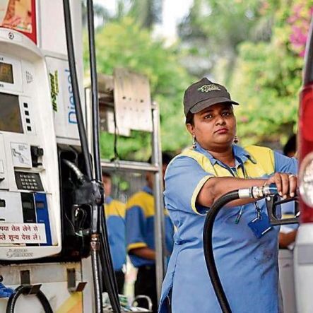 दो दिन स्थिर रहने के बाद फिर महंगा हुआ पेट्रोल,