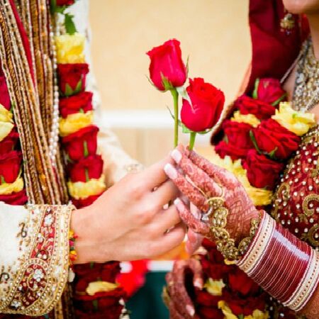 अगर आप भी लेती है पति का नाम, तो एक बार जरूर जान लें ये बात