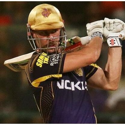 क्रिस लिन ने पिच पर झाड़ू चलाकर विराट की स्ट्रेटजी का किया सफाया