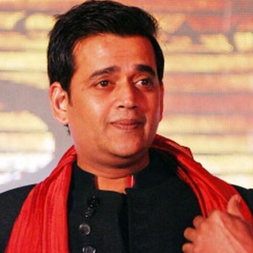 रवि किशन ने महागठबंधन के कैंडिडेट को 3,01,664 मतों से पराजित कर दिया.