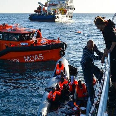 माल्टा से दूर समुद्र में 69 प्रवासियों को बचाया गया, नौसेना ने दी जानकारी