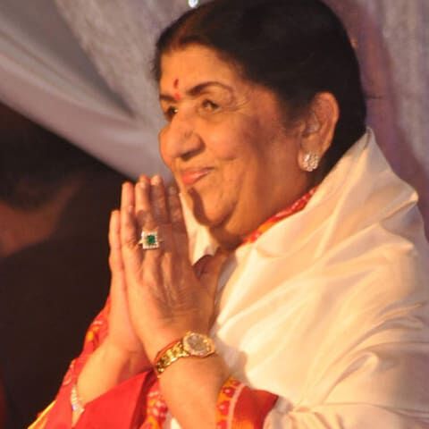 जन्मदिन विशेष: जब सुरों की देवी लता मंगेशकर को दिया गया था जहर... जन्मदिन विशेष: जब सुरों की देवी लता मंगेशकर को दिया गया था जहर...