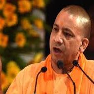 लापरवाही व भ्रष्टाचार के खिलाफ CM योगी आदित्यनाथ का हंटर लापरवाही व भ्रष्टाचार के खिलाफ CM योगी आदित्यनाथ का हंटर