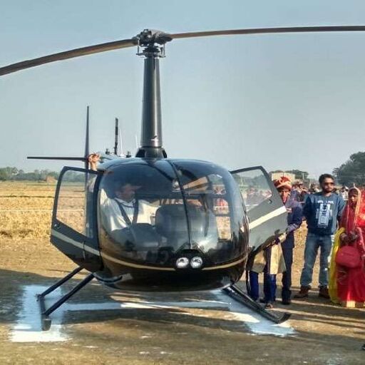 शादी करने हेलीकॉप्टर से आया दूल्हा, उडऩ परी बन विदा हुई दुल्हन