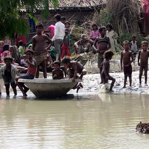 केरल बाढ़ पीड़ितों के लिए पहुंची इतनी मदद कि भर गए गोदाम, बनाने पड़ रहे हैं नए केंद्र