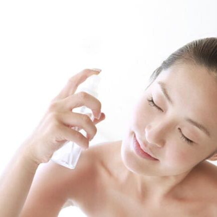 चेहरे को फ्रेश बनाने के लिए घर पर बनाएं फेस मिस्ट चेहरे को फ्रेश बनाने के लिए घर पर बनाएं फेस मिस्ट