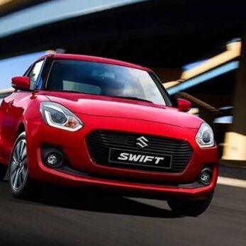 97 km/h की रफ्तार से चल रही थी कार, गुस्सा आया तो कूद गई गर्लफ्रेंड