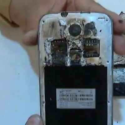 मोबाइल पर गेम खेलते वक्त बैटरी फटी, तीन बच्चे घायल