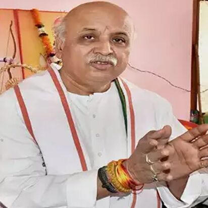 6 दिसंबर को अयोध्या में माहौल गरमाने की तैयारी में अहिप... 6 दिसंबर को अयोध्या में माहौल गरमाने की तैयारी में अहिप...