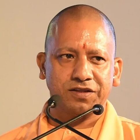 सीएम योगी का सख्त निर्देश: कक्षा के समय शिक्षक दफ्तर में दिखे तो होंगे बर्खास्त... सीएम योगी का सख्त निर्देश: कक्षा के समय शिक्षक दफ्तर में दिखे तो होंगे बर्खास्त...