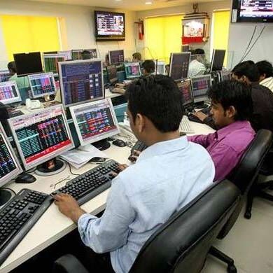 सेंसेक्स 306 अंक गिरकर 34344 के स्तर पर, निफ्टी 10430 पर बंद