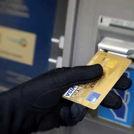 1 जनवरी से नहीं चलेंगे पुराने ATM कार्ड, बदल लें वरना होगी ये परेशानी