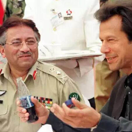 मुशर्रफ मंत्रिमंडल के 12 नेता इमरान सरकार में बने मंत्री मुशर्रफ मंत्रिमंडल के 12 नेता इमरान सरकार में बने मंत्री