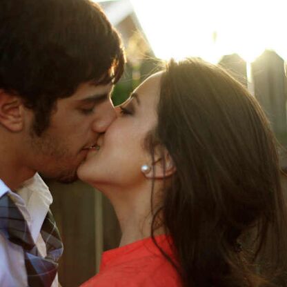 ऐसे हुई KISS की उतपत्ति, जानवर भी करते हैं किस