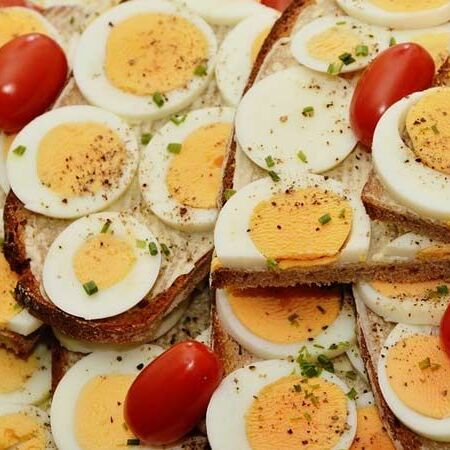 अंडे खाते हैं तो हो जाएं सावधान, इससे होता है कैंसर