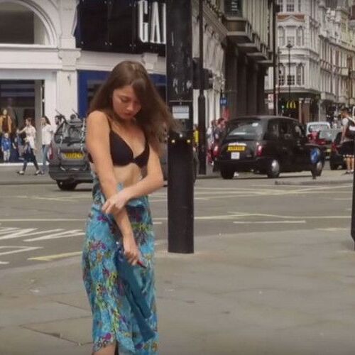 रास्ते में ही भतीजे ने उतारे महिला के कपड़ें और कहा