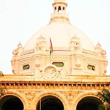 यूपी में 33 से ज्यादा आईएएस अधिकारियों के तबादले, कई जिलों में डीएम बदले गए