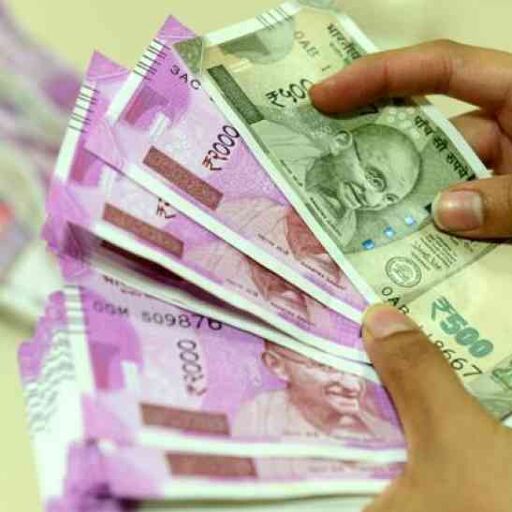 7वां वेतन आयोग : केंद्रीय कर्मचारियों की सैलरी 5000 रुपए तक बढ़ी, जानिए हाथ में कितना आएगा